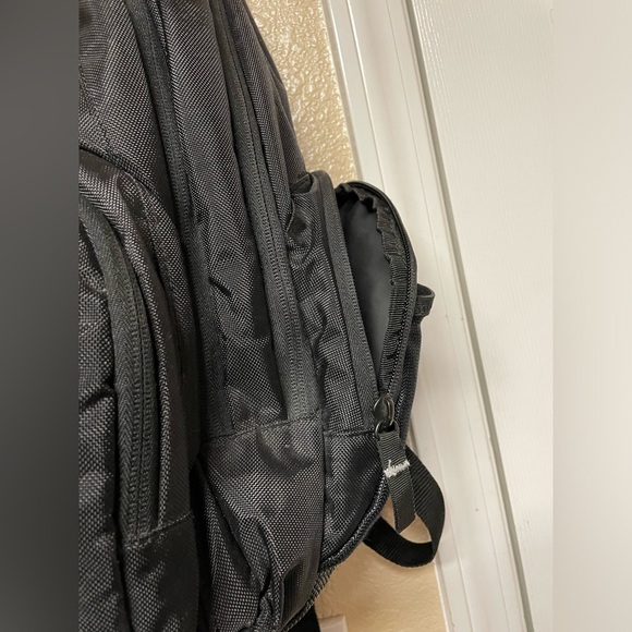 Targus Black Spacious Laptop Backpack Waist Strap - Picture 4 of 12